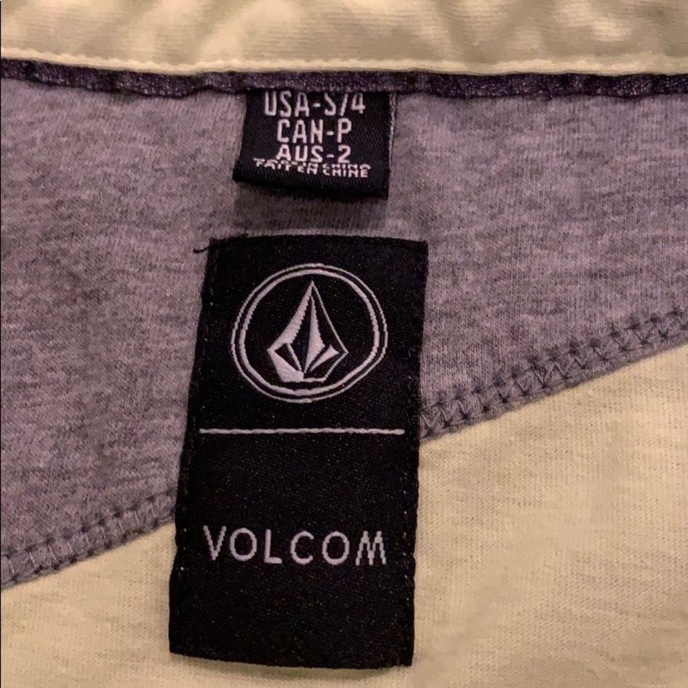 EUC Volcom Button down tee - Picture 4 of 6